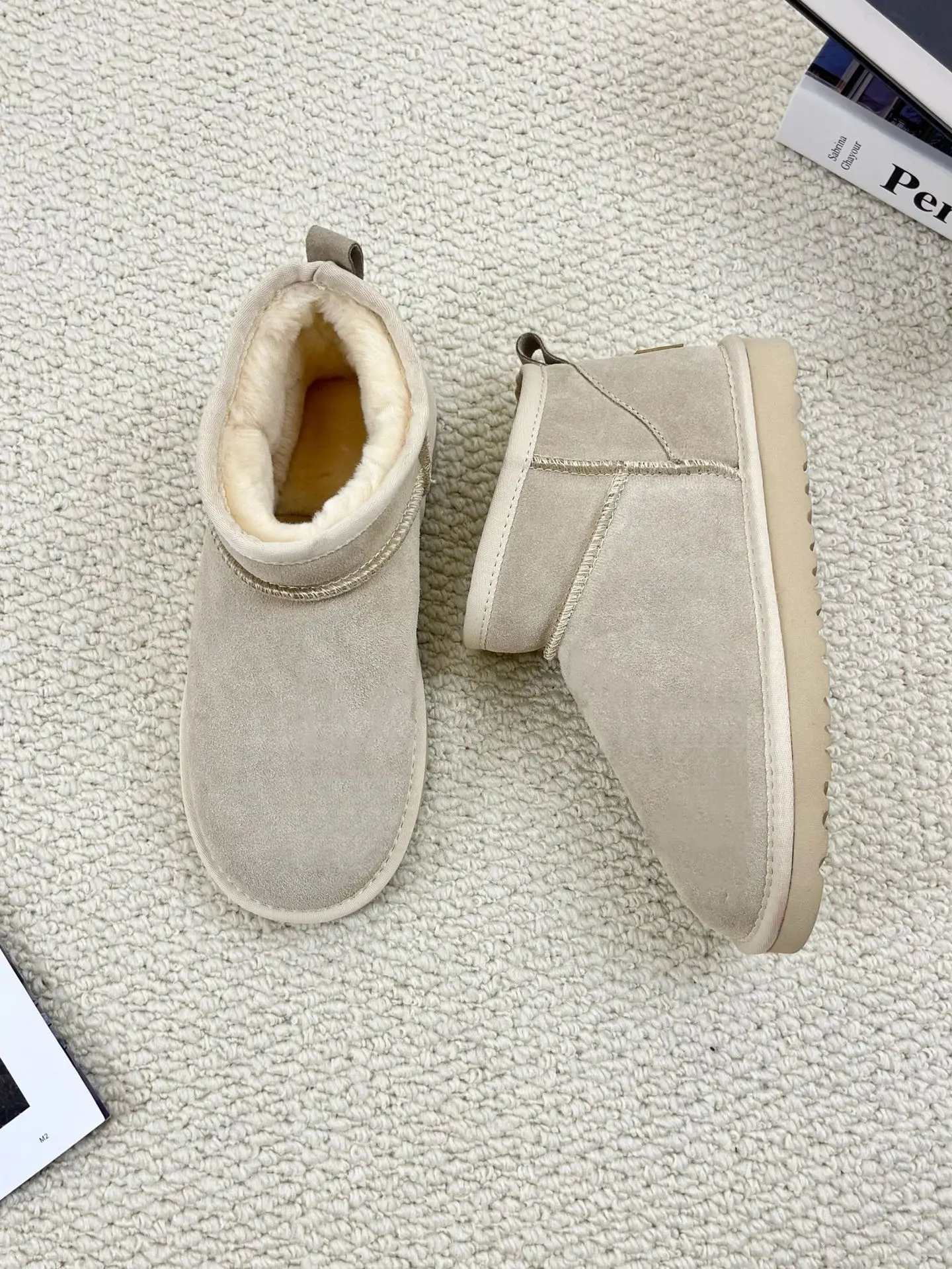 

High quality trend, versatile men's and women's low-top snow boots.