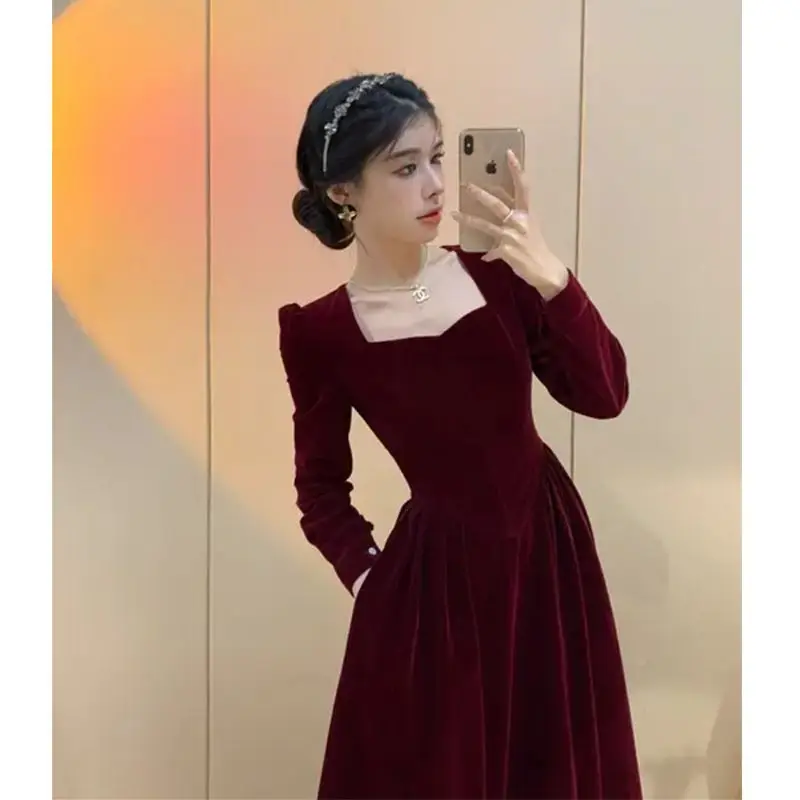 French Court Vintage Black Velvet Dress Hepburn Temperament Women Show Thin High-level Feeling French Classical Party Dress