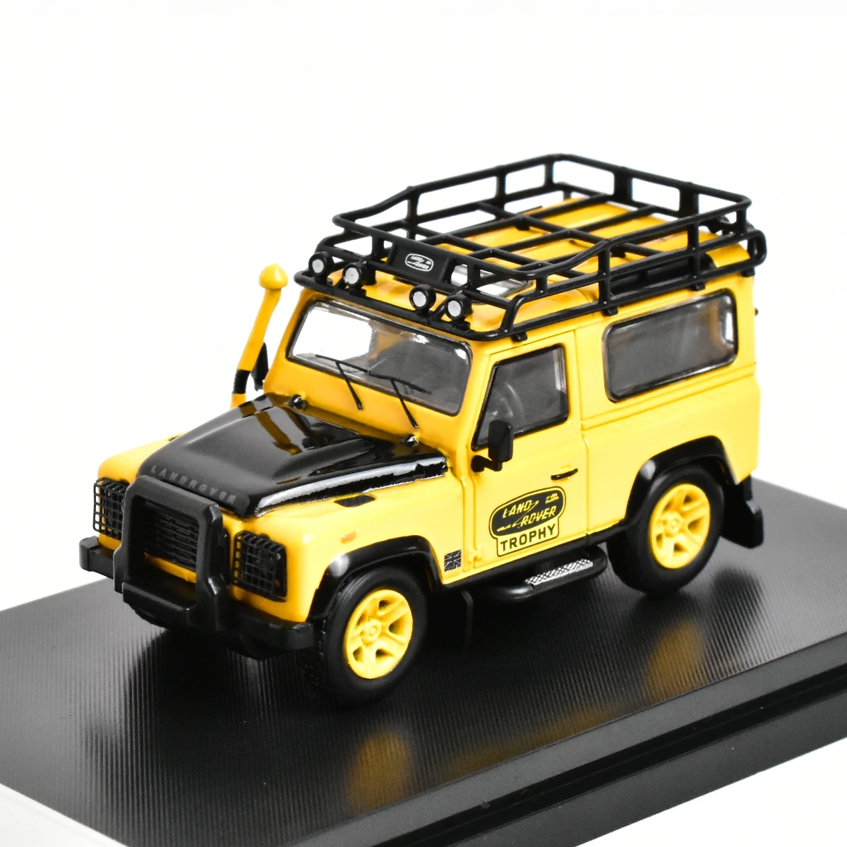 Master 1:64 The Defender 90 Diecast Model Car