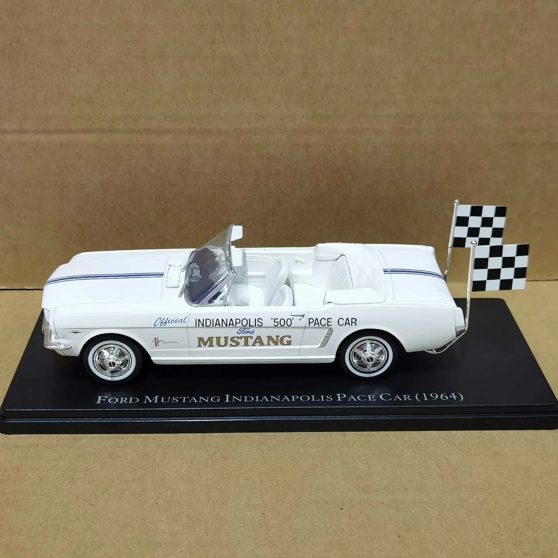 다이캐스트 IXO 1/24 스케일 포드 머스탱 1964 합금 자동차 모델 소장 장난감 선물 기념품 디스플레이 장식품
