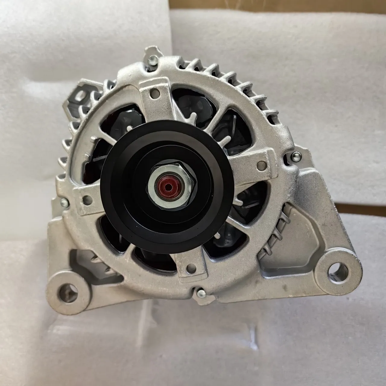 

37300-2C300 373002 Генератор C300 для Hyundai Faewing H-1 2010-2015 14 Вольт 110 А