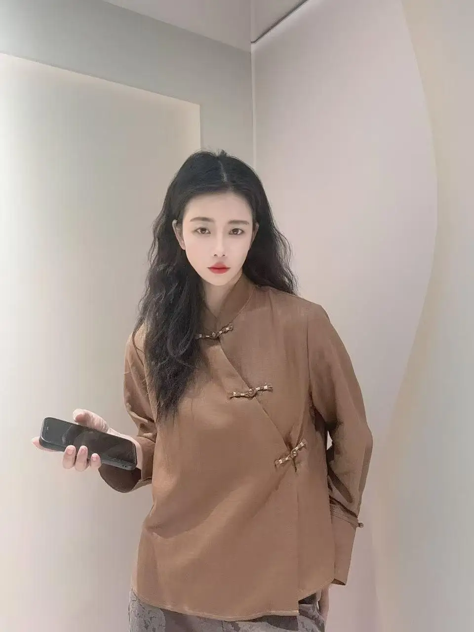 

Новая женская премиальная модная блузка из высококачественного китайского трикотажа для коррекции фигуры, коллекция «Стиль и комфорт»