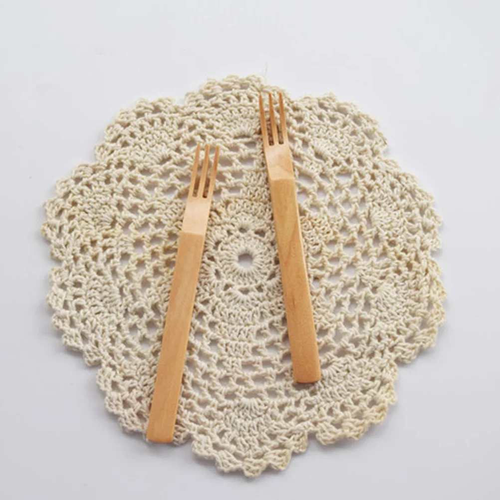 

4pcs Wooden Three-Tooth Forks Japanese Style Fruit Forks Salad Dessert Picks Reusable For Party Home Use Safe Wood