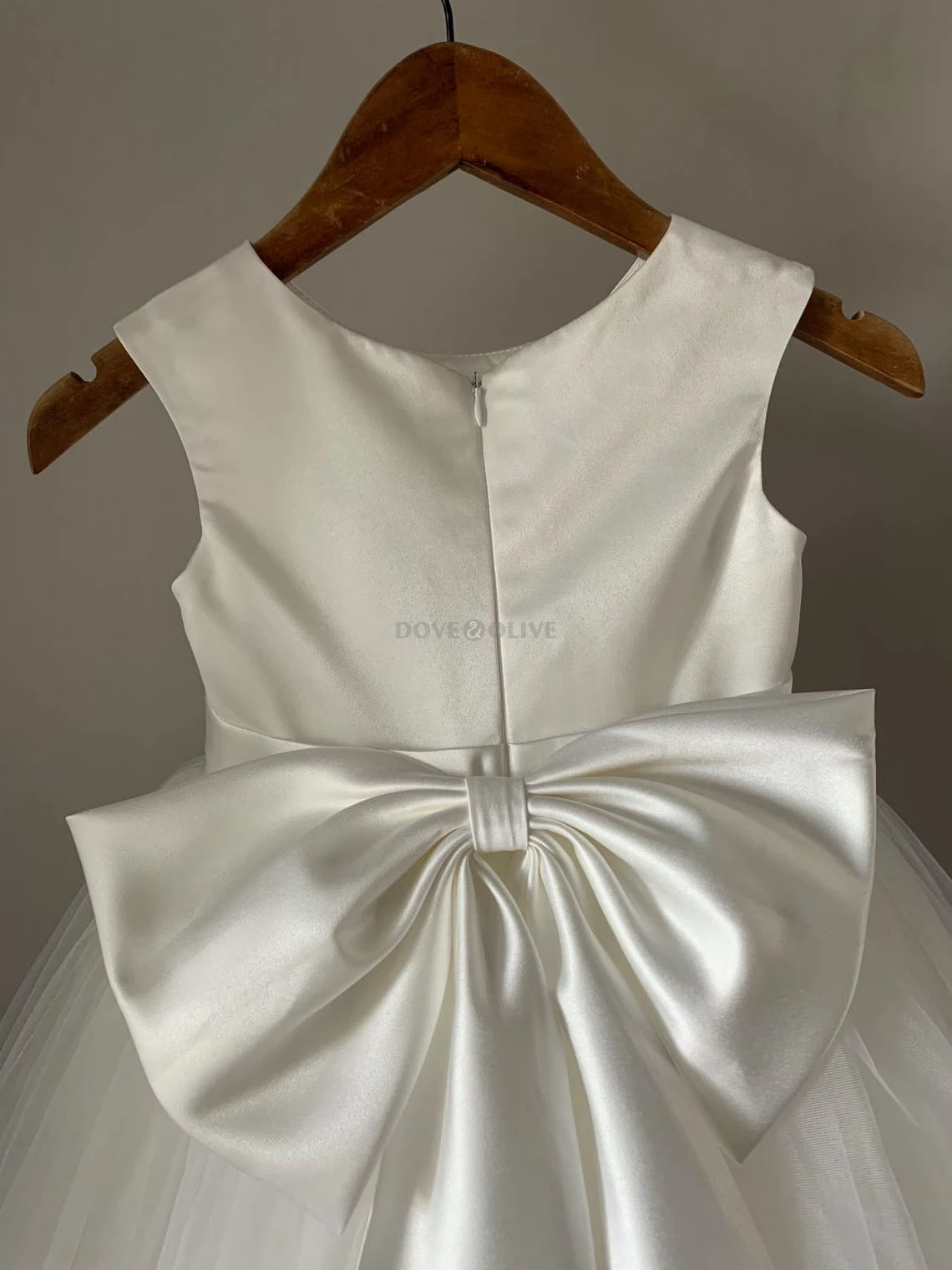 Robes de demoiselle d'honneur avec nœud, longues, longueur au sol, sans manches, en Tulle, robes de mariée pour fêtes, vêtements pour filles, robes de remise de diplôme élégantes