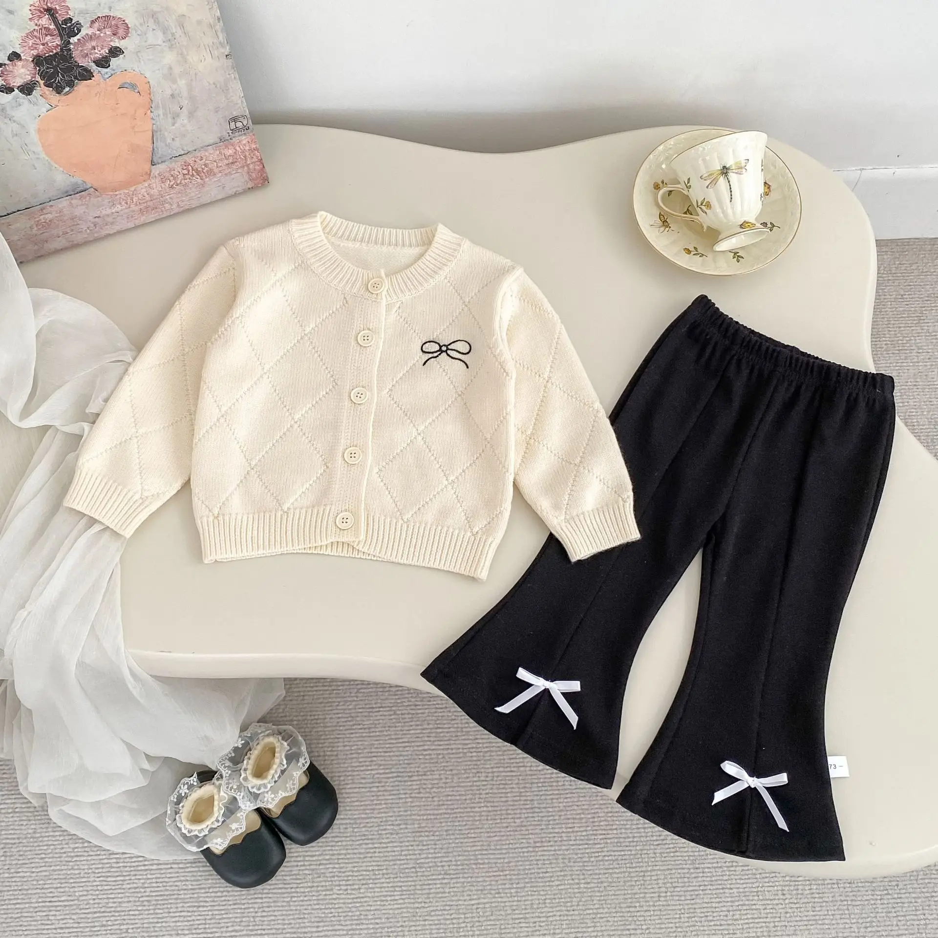 

2025 Autumn New Baby Knitted Coat Female Baby Western Bow Sweater Cardigan Flared Pants Two-piece Set