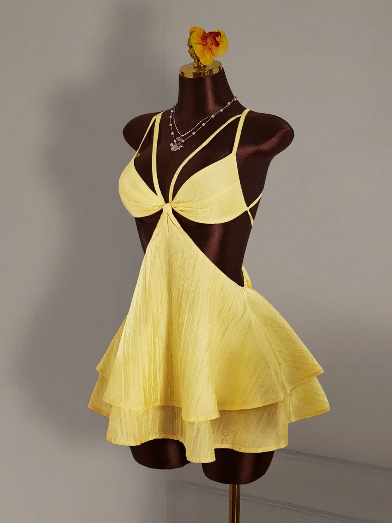 

Женское сексуальное мини-платье-камисоль с перекрестными бретелями на спине, однотонное, с многослойным подолом, летний клубный наряд в стиле бохо