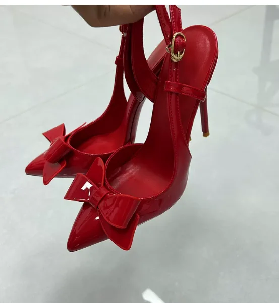New red bow high-heeled shoes with elegant side space, sexy and stunning banquet dress, shallow mouth