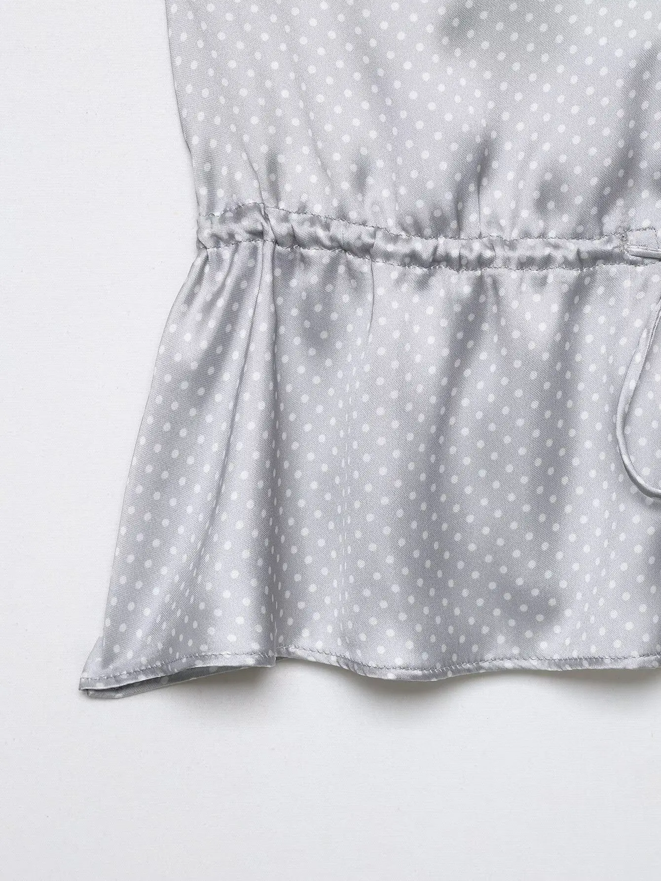 HH Polka Dot Satin Cami Top für Damen 2026 Sommer Spitzenbesatz Spaghettiträger Peplum Top Elegant Alltag Urlaub Strand Loungewear – Detail 5