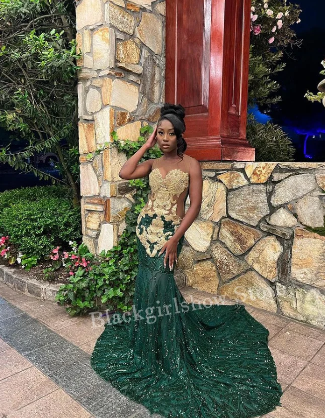 Shiny Emerald Green Long Prom Dress 2024 For Black Girls Luxury Crystal Beads Gold Stickers Mermaid فساتين للمناسبات الرسمية