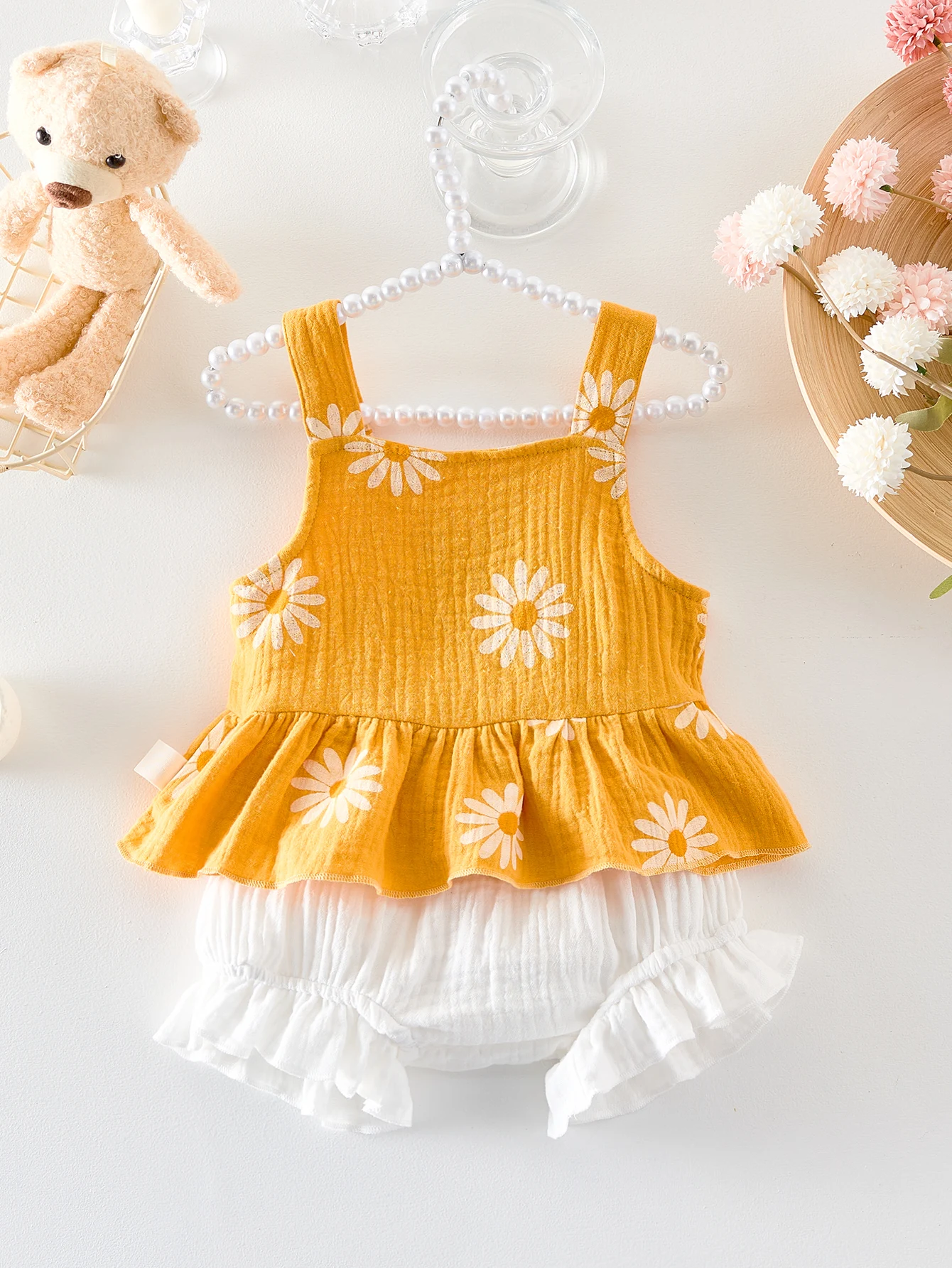 Summer Baby Girl Daisy Print Carrier Top + Lace Shorts Set, Sweet Print 2-Piece Set