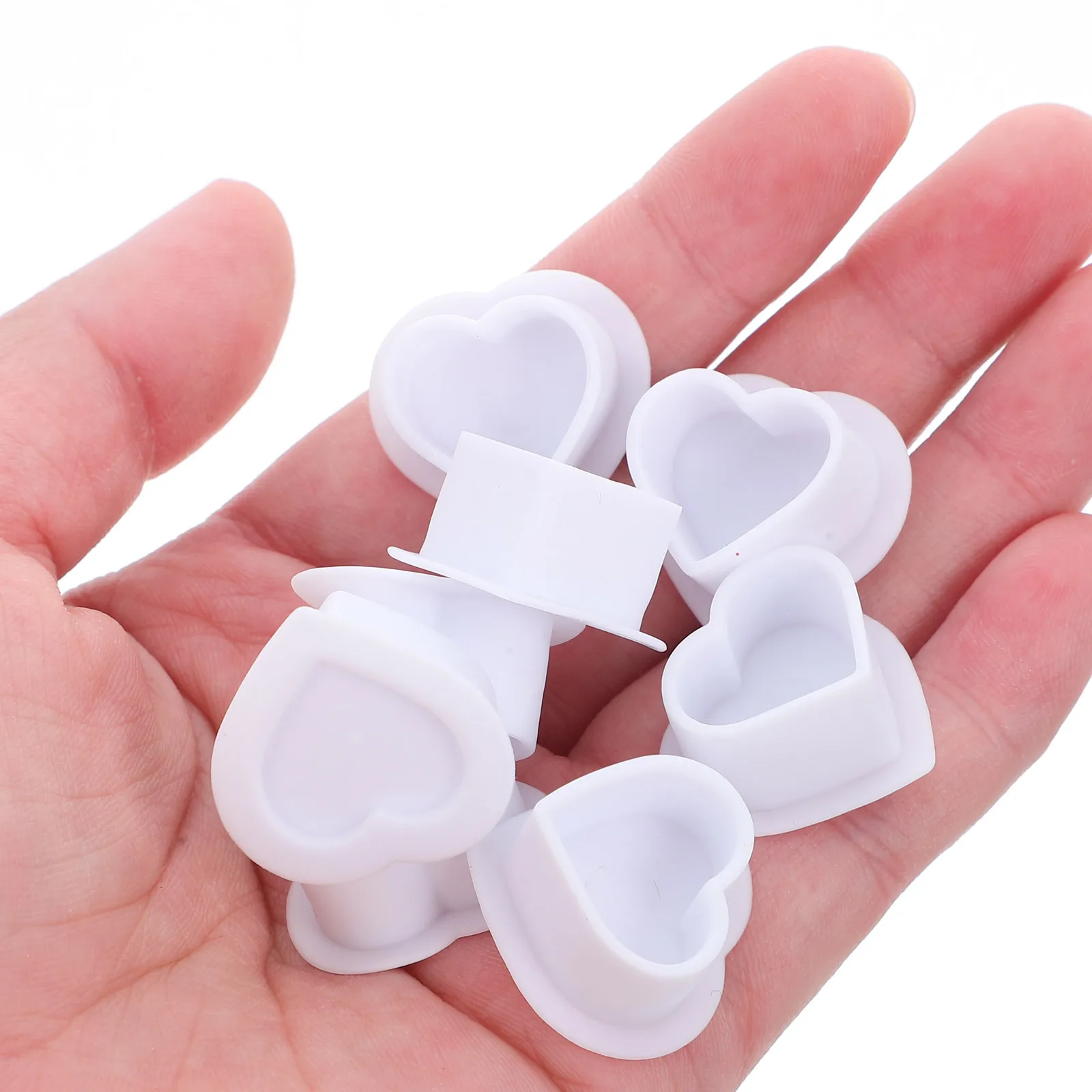 

100Pcs Heart-Shaped Tattoo Ink Cups Silicone Base Minimize Spills Enhance Convenience Tattooing Equipment Tattooing Supplies