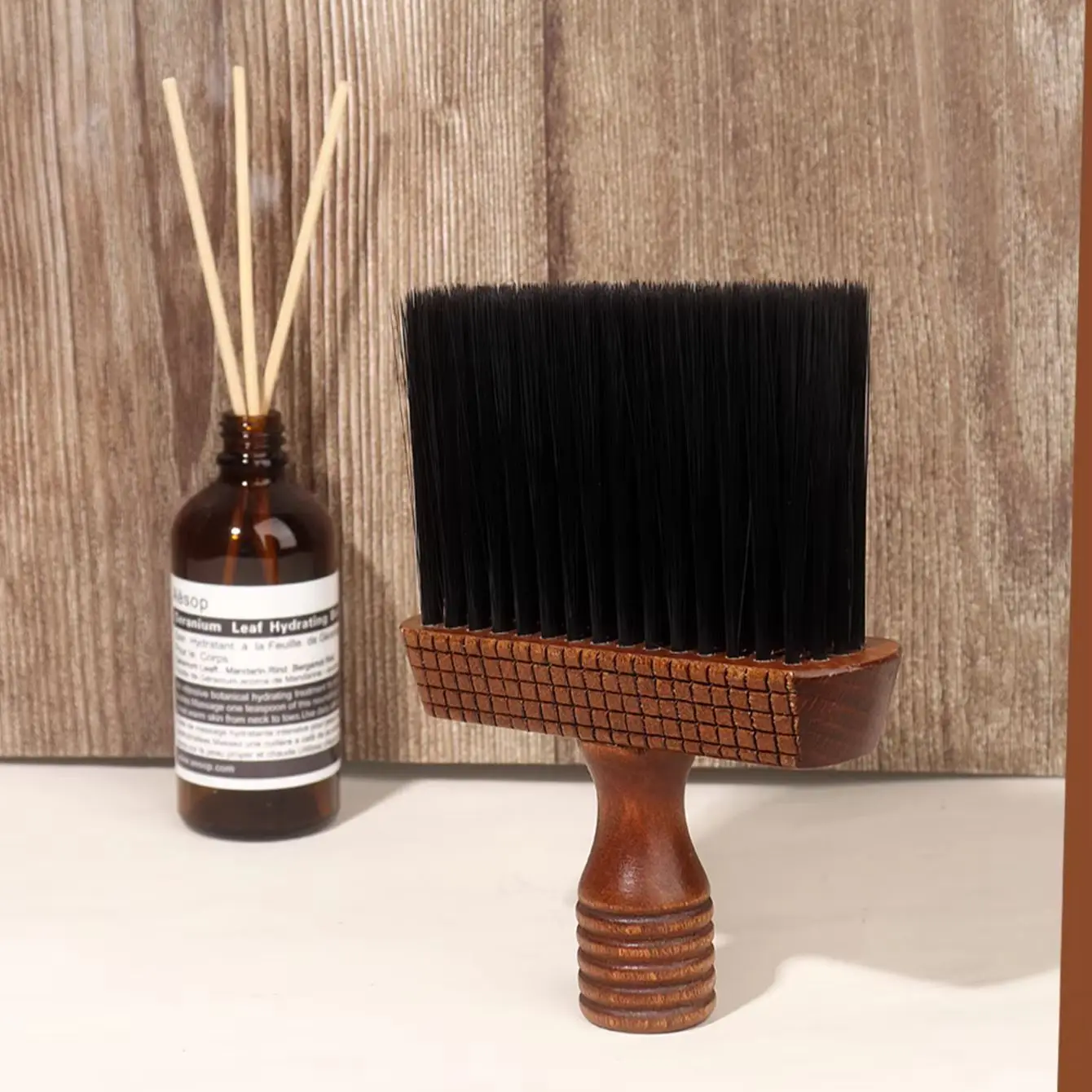 

1 шт. пылесборник для шеи, мягкая очищающая щетка для лица, подходит для парикмахеров и домашнего использования, специально для париков из натуральных волос