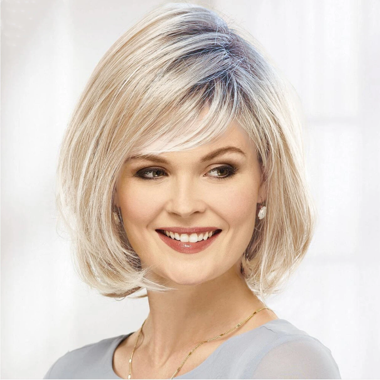 

Blonde Bob Synthetic Wigs for White Women Short Ombre Blonde Highlight Pixie Bob Wig with Bangs Chin Length Daily Party Wig