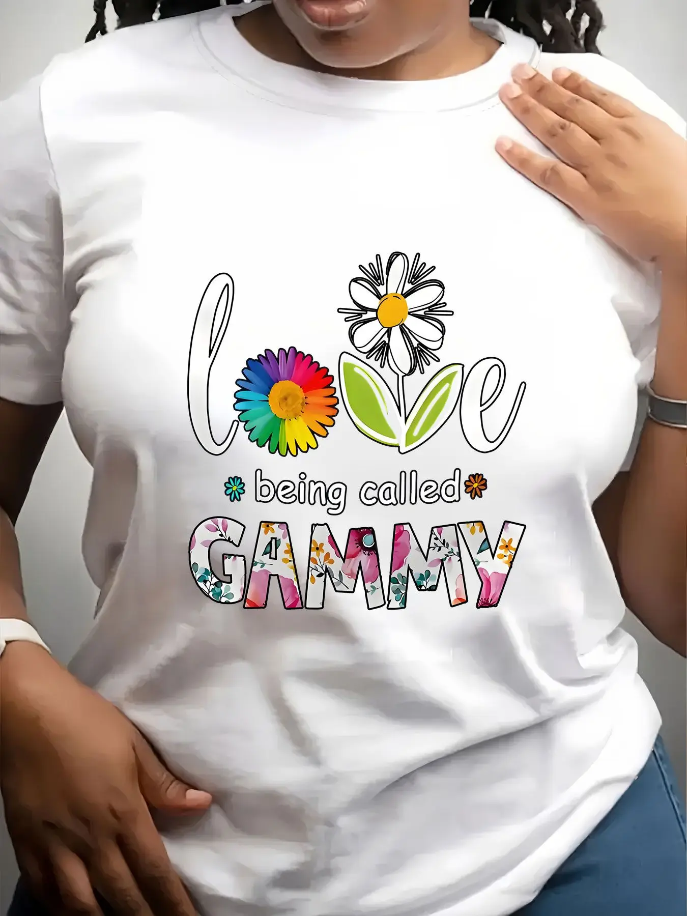 Women's Trendy Crew Neck T-Shirt Love Being Called Gammy Floral Design Suitable for Casual Sportswear