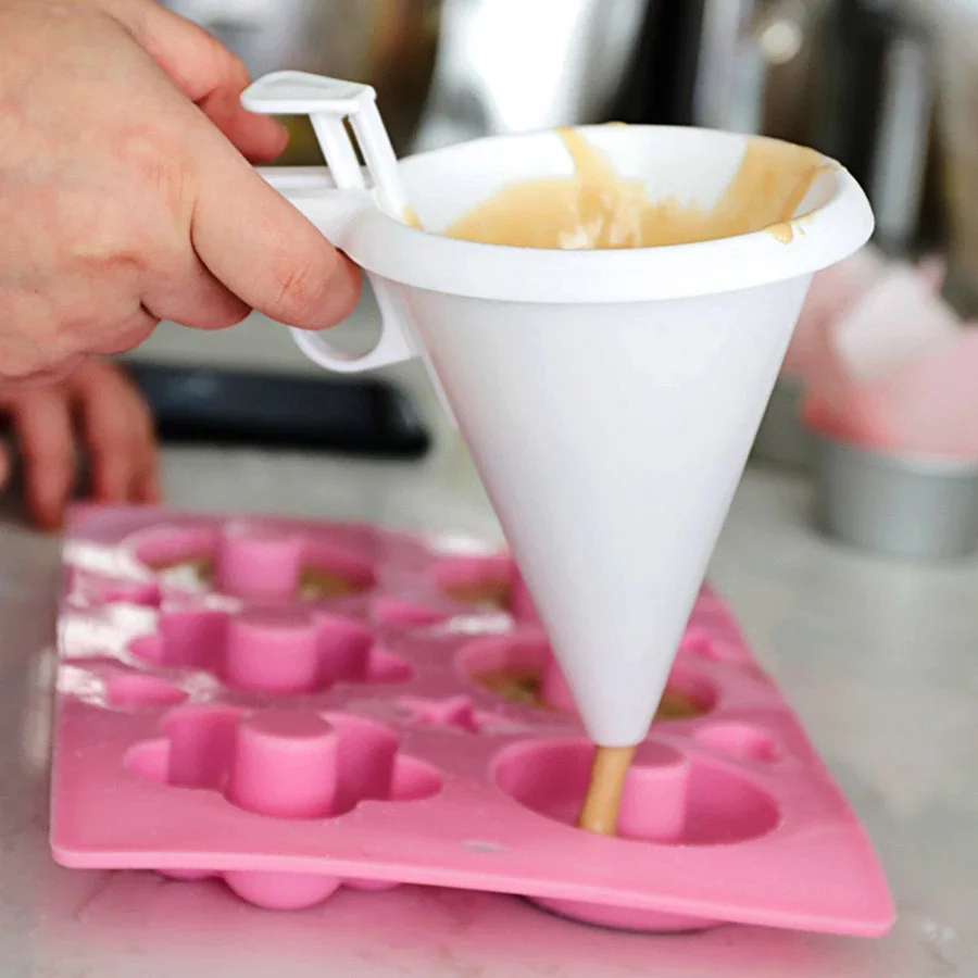Picture 7: Adjustable Hand-held Baking Funnel Tools Cream Batter Chocolate Liquid Dispenser Pastry Mold Cookie Cupcake Pancake Baking Tools