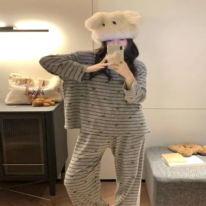 Nowy Zestaw Piżam Damskich Piżama Damska Motyl Ciepłe Zimowe Piżamy Damskie Modne Ubrania Domowe, Piżamy Uroczy i Miękki Zestaw Piżam