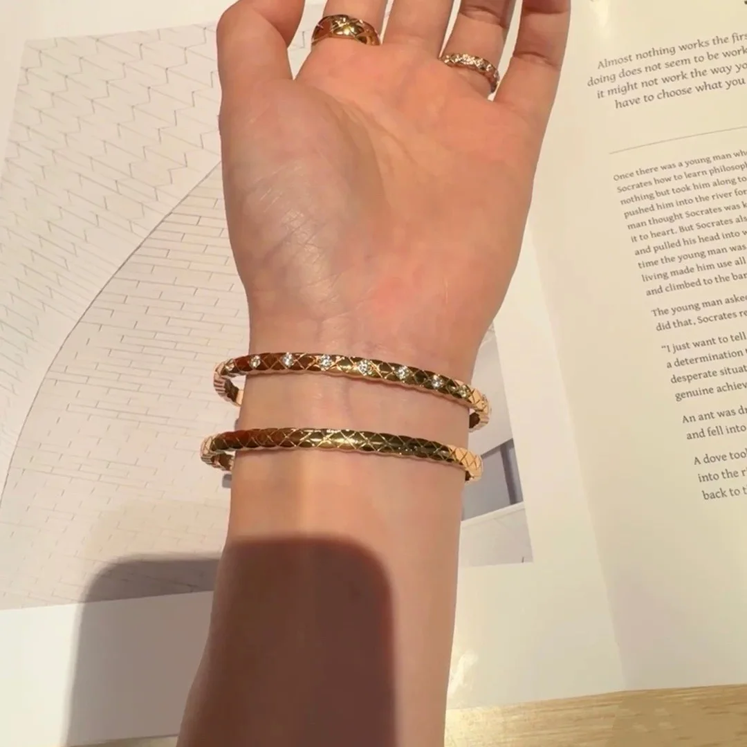 مزاجه الفاخرة 18K مطلية بالذهب تألق زركونيا أساور المرأة بسيطة تنوعا زوجين سوار هدايا مجوهرات الأزياء