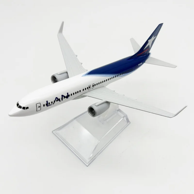 16cm Chile LAN B737 Toy Airplane Model Kit 1/400 scale Diecast Metal Airplane Model with Stand for Collections Displays or Gift