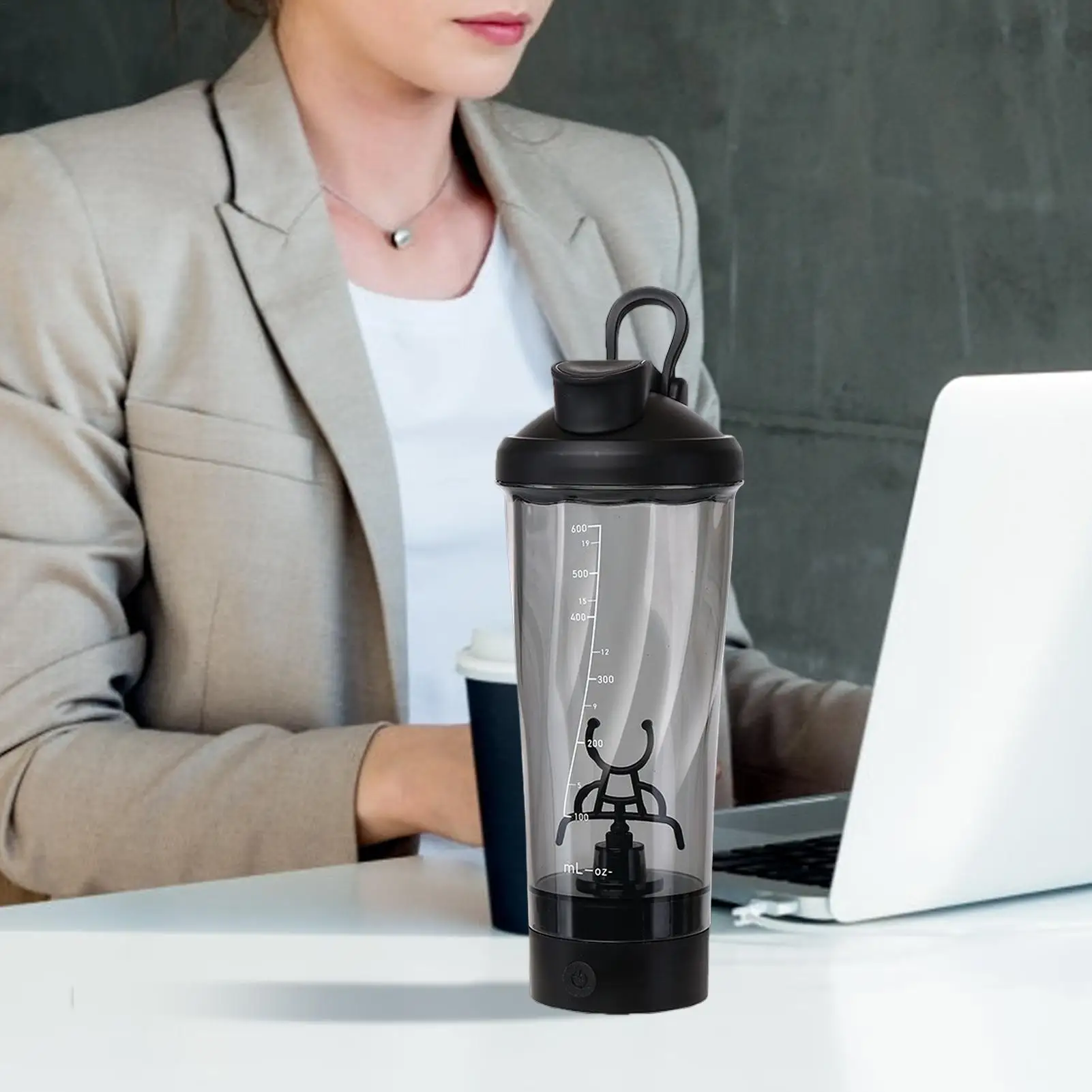 زجاجة هزازة البروتين الكهربائية المحمولة زجاجة خلط العصائر الكهربائية 700 مللي آلة خلاط قابلة للشحن للتخييم المطبخ #4