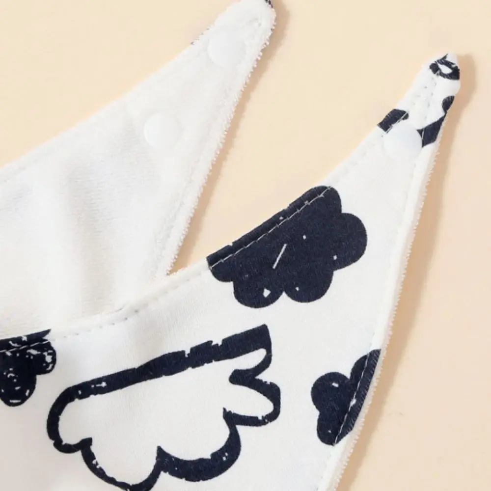 Baberos de Material de algodón para bebé, paños para eructar con patrón de rayas de textura suave, diseño de dibujos animados en forma de triángulo, toallas para Saliva, tiempo para eructar