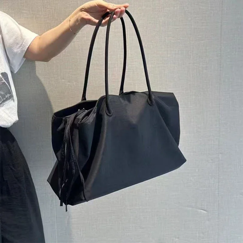 Koreanische schwarze Nylon-Handtasche, große Kapazität, minimalistische Damen-Einkaufstasche, modische Computer-Umhängetasche mit mehreren Fächern, Reisetasche – Detail 12