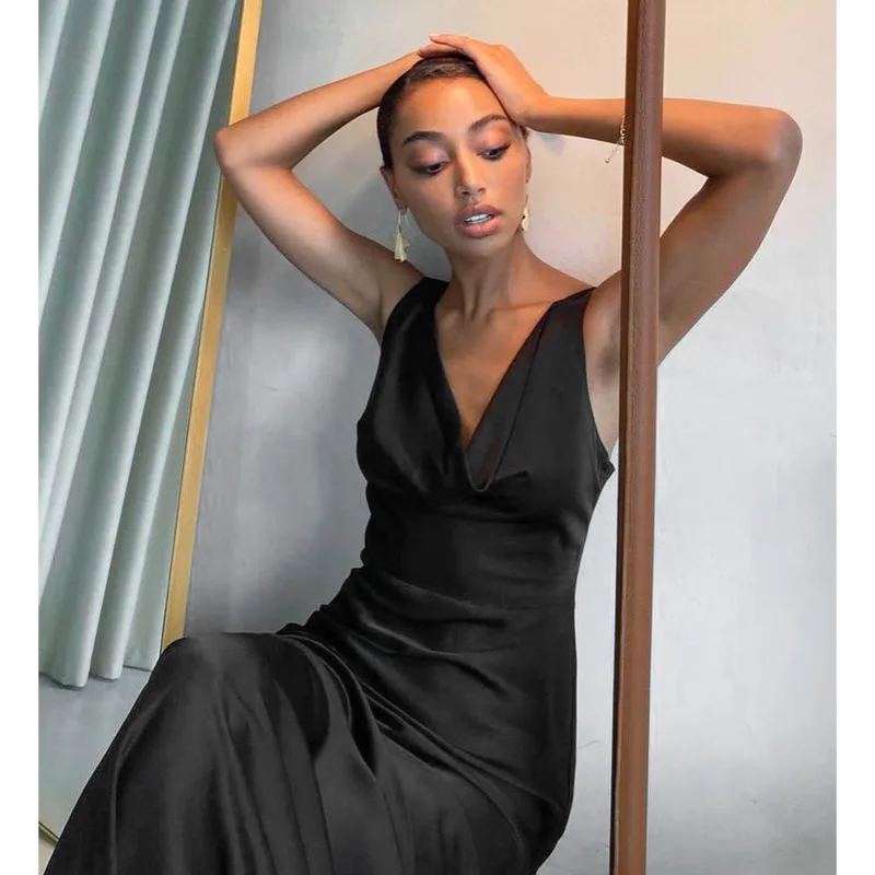 サテンマキシドレス バックレス ノースリーブ ボディコンガウン スイングカラー付き エレガントなイブニングディナーパーティー フォーマルウェア 女性用