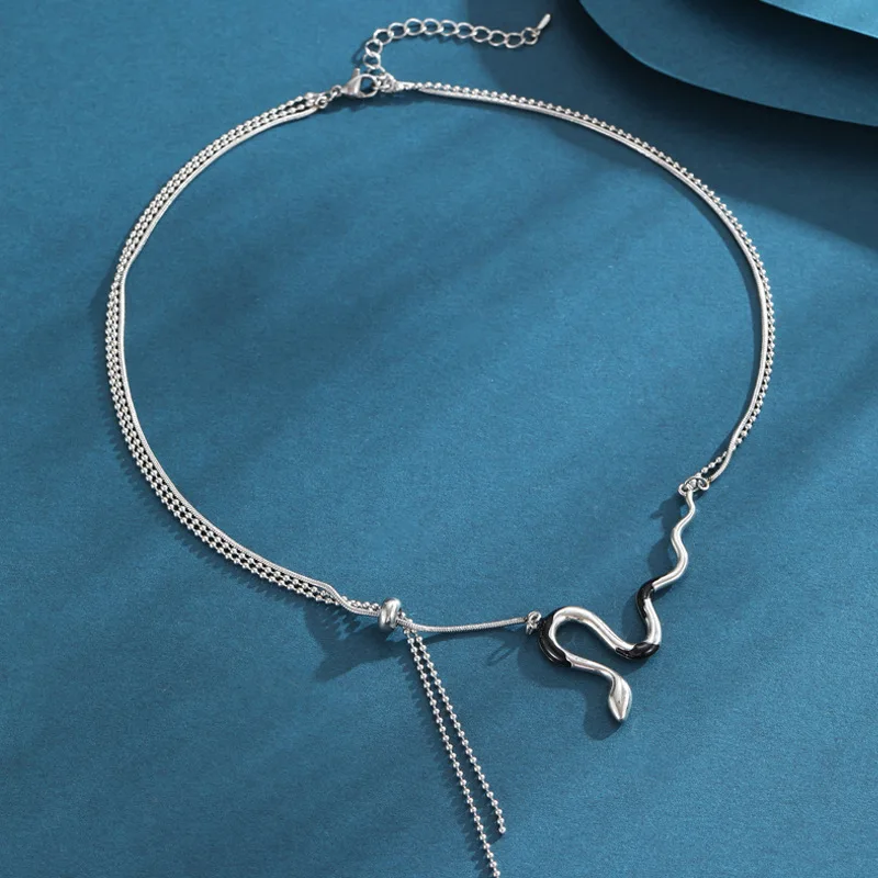 

The 2025 snake tassel necklace is a niche and unique hot girl, while the long-neck necklace is sweet and cool