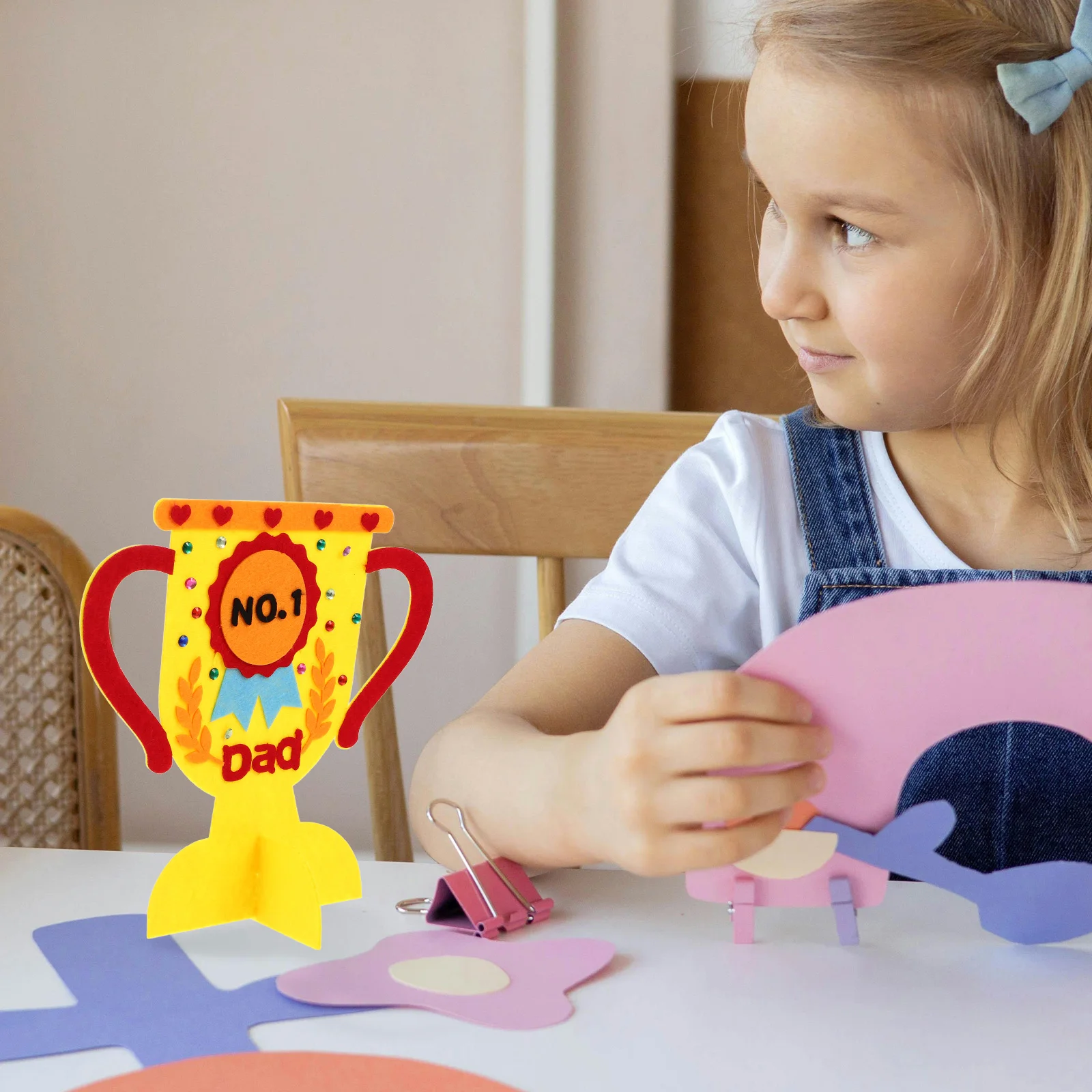 4 pçs troféu artesanato material kit tecido não tecido diy presente artesanal para crianças dia dos pais aniversário artesanato papel presente criativo