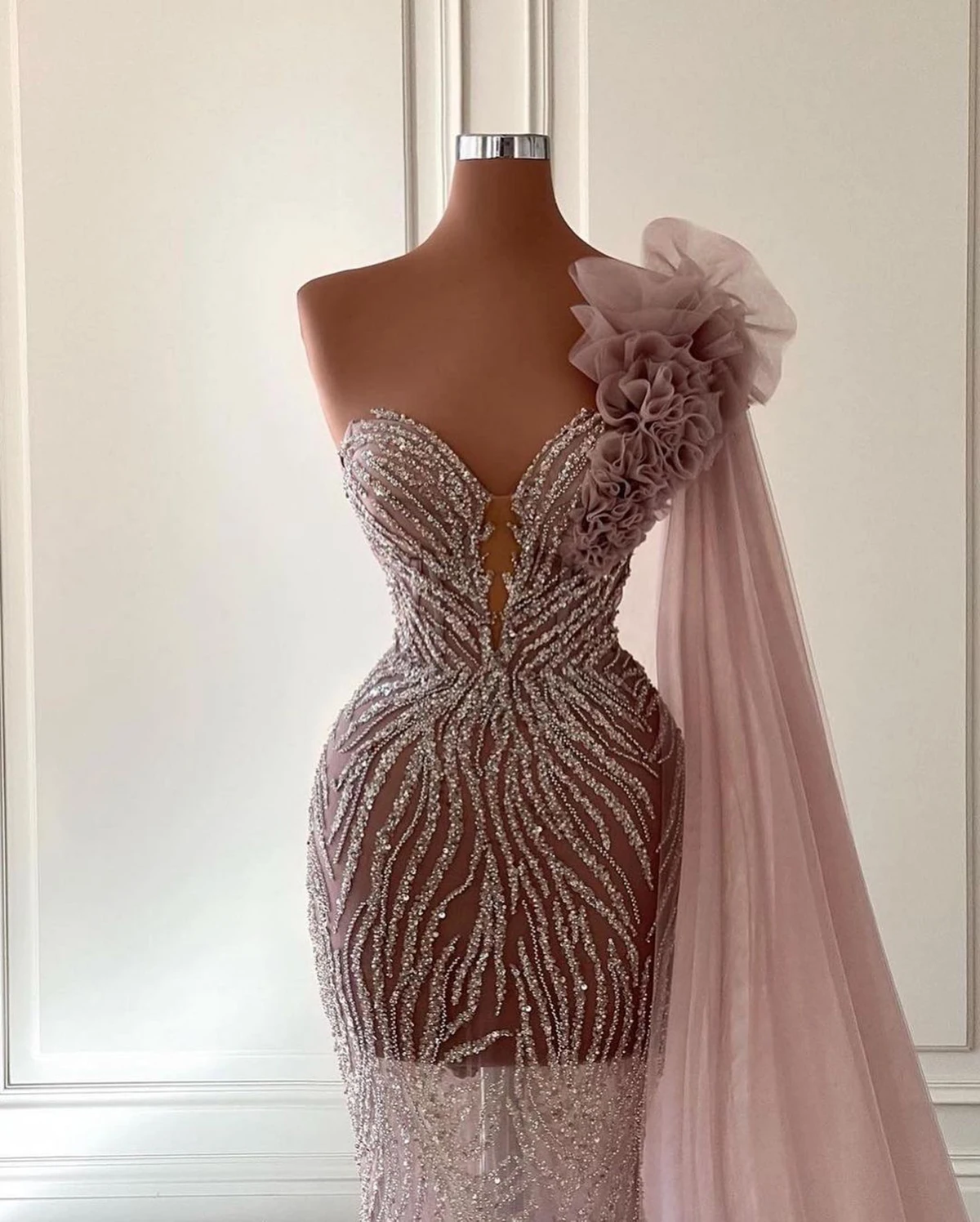 Robe de bal rose sans manches, col en V, sans bretelles, Cape en paillettes, ajouré, longueur de balayage en dentelle 3D, grande taille, robes de soirée