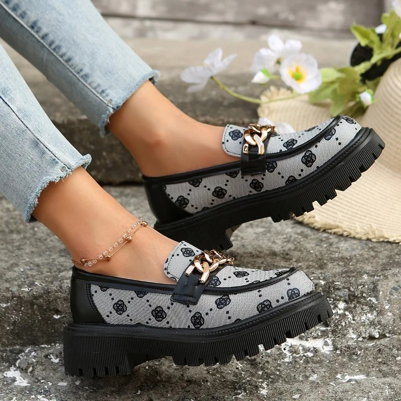 2026 Mid Heels with Thick Heels Retro Women's Leather Trendy British Style Round Toe Floral Pattern Simple Design Women Shoes