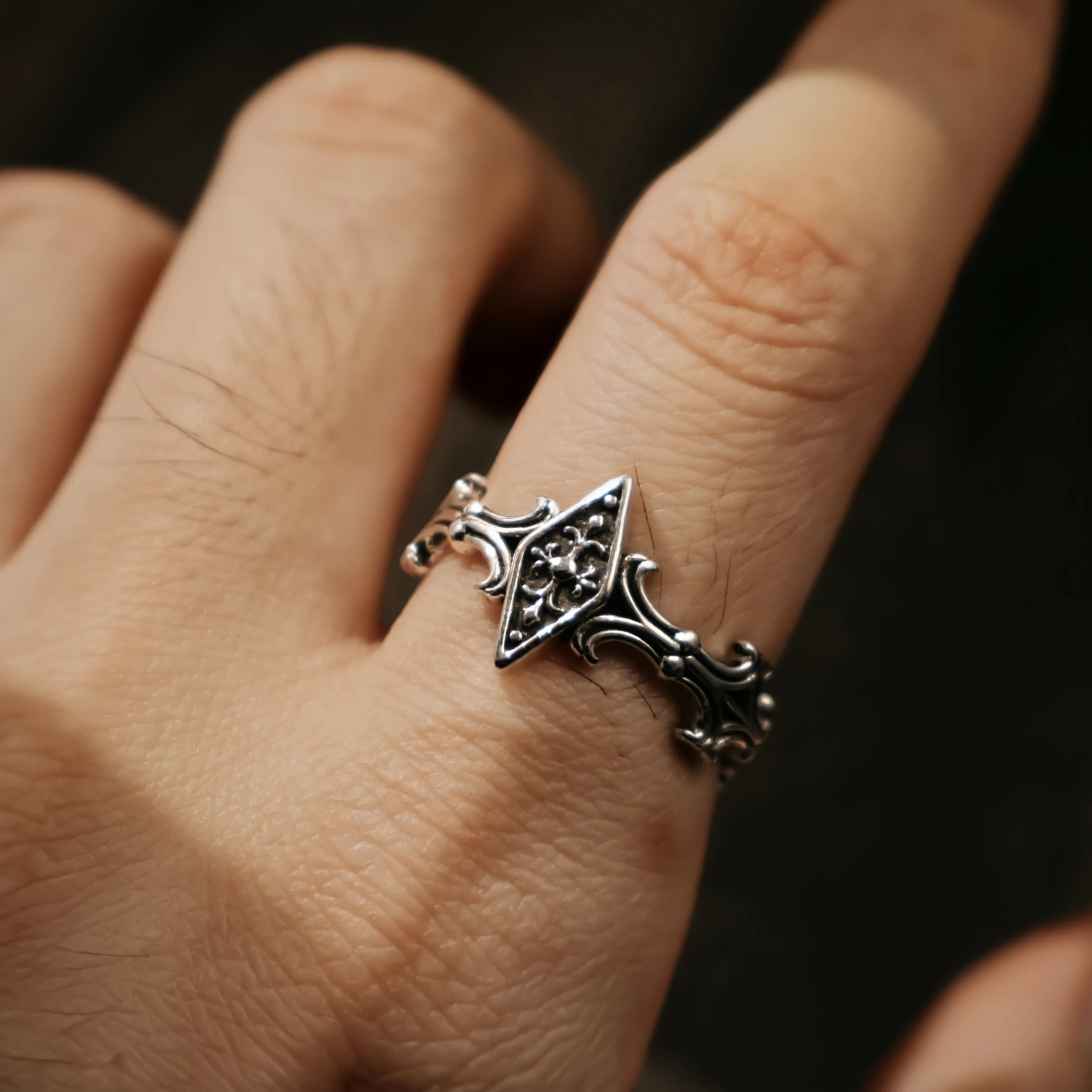 Retro Iris Kreuz Rhombus Verstellbarer Offener Ring für Männer Versilbertes Messing Gothic Punk Edgy Schmuck Unisex Accessoires Cooles Geschenk – Detail 8