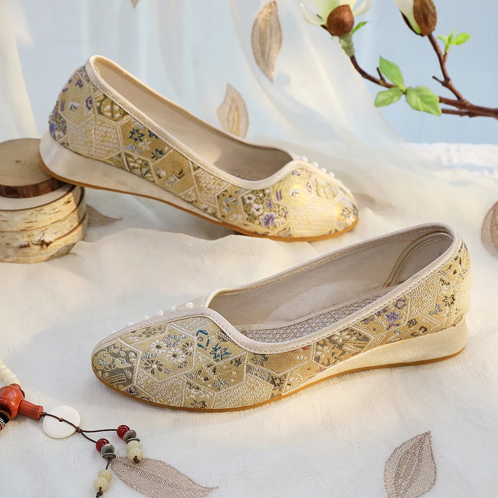 Veowalk Vintage Chinese Style Women Pearl Embroidered Fabric Pointy Toe Flats Ladies Casual Cotton Flower Comfortable Soft Shoes