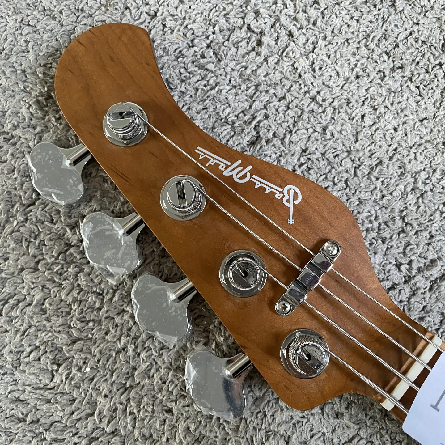 N477Bassmods 4 String Active Electric Bass, Champagne Color, 21 Frets, Roasted Maple Neck, Okoume Body, German Electronics