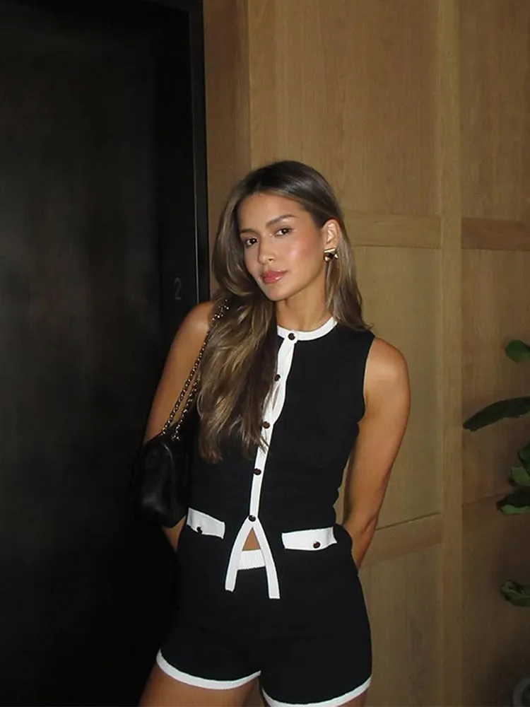 

2025 Fashion Women Feminine Black Short Set White Edge Skinny Sleeveless Pockets Shirt Suit Summer Commuting High Street Wear