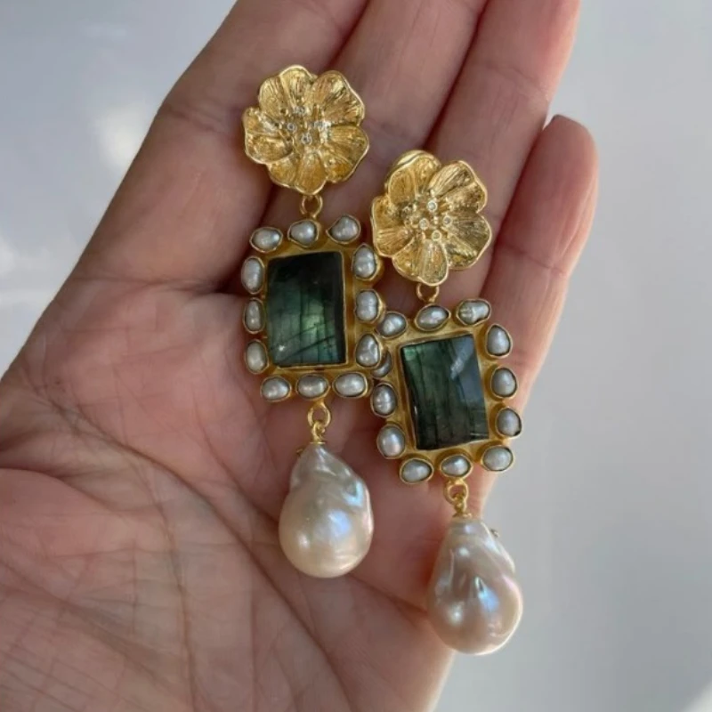 Modische goldene Blumen-Quadrat-eingelegte Zirkon-Imitationsperlen-Ohrringe, trendige Retro-Urlaubsaccessoires für Damen, Geschenk