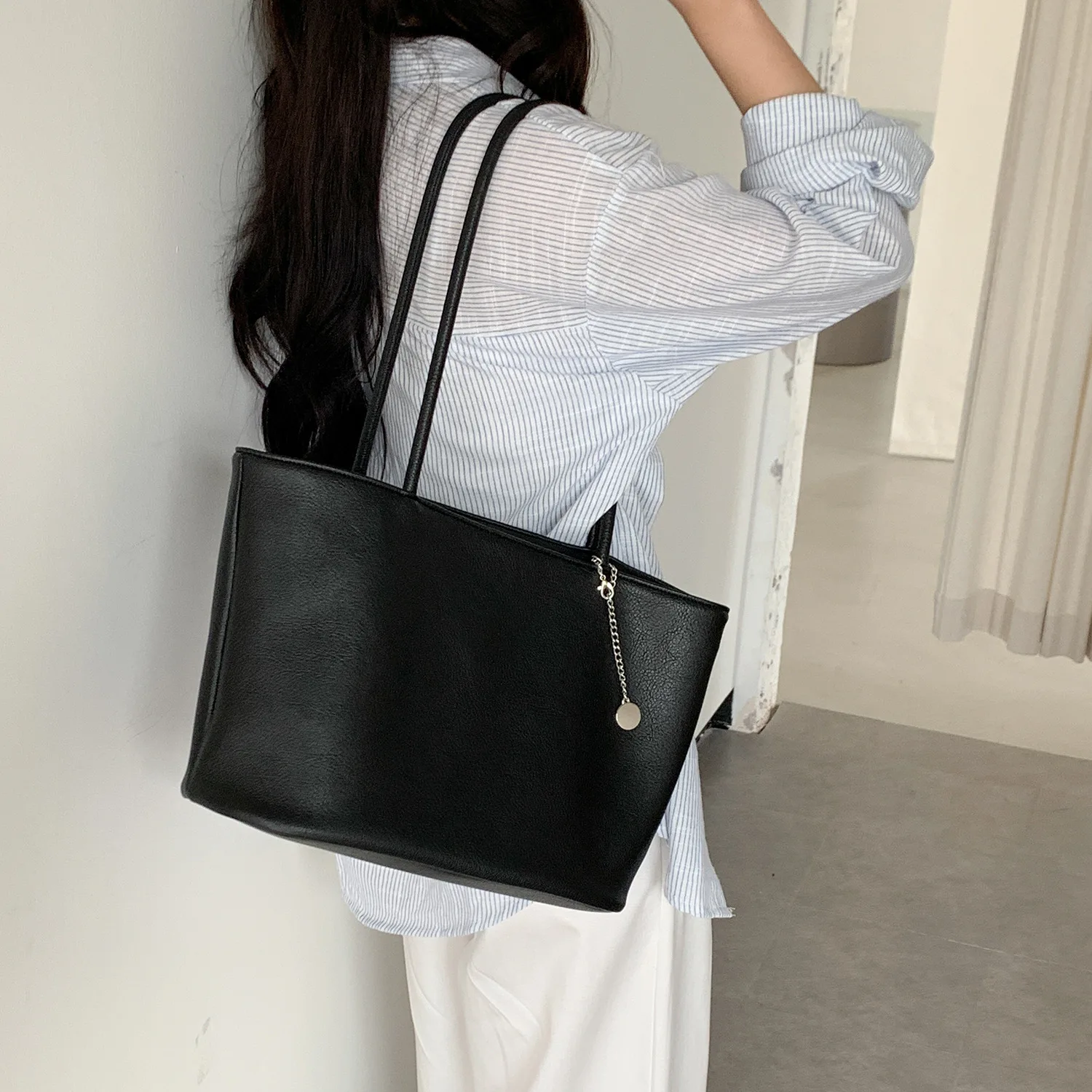 

Casual Soft PU Leather Tote Women Bag NEW Large Capacity Shoulder Bag High Quality Bucket Bags for Women Handbags Shopper Purses