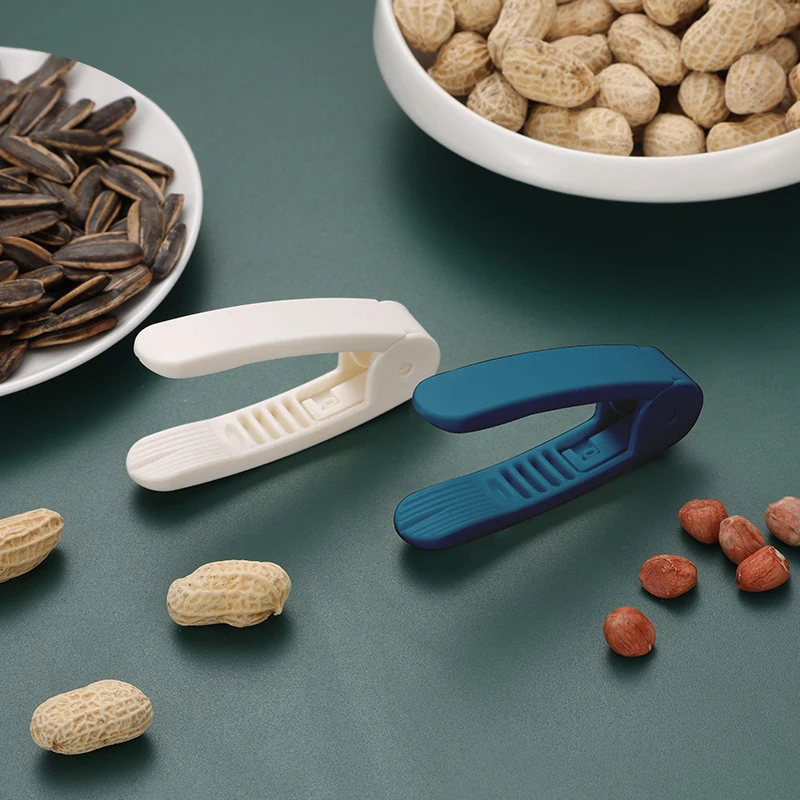 Random 1Pc Peanut Crackers Multifunction Nut Peeling Tool Peanut Peelers Clip Mouth Gag Badam Shell Opening Tool Peeler.