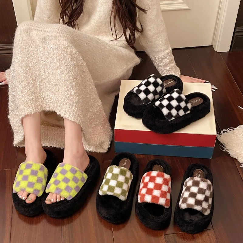 Winter New Trendy Checkered Design Warm Comfort Women's Cotton Slippers 2026 Fashion Simple Style Thick Soled Women Shoes
