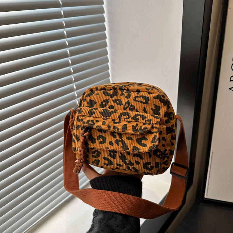 

Personalized Retro Leopard Print 2026 Large-capacity Travel Trend Stylish Crossbody Single-shoulder Small Square Bag for Women