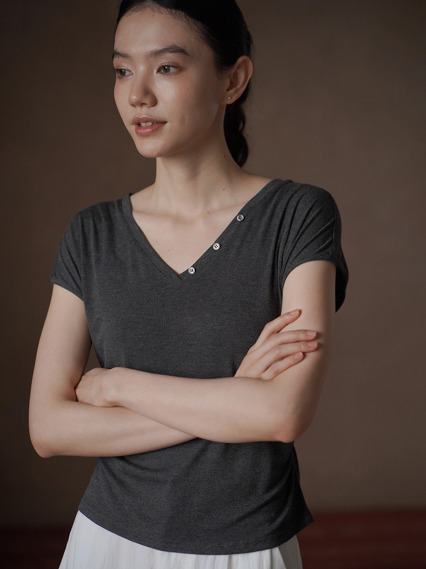 Hacikis Miss Matte Texture Transparent Rayon Blend Short Sleeve T-Shirt Button V-Neck Pleated Waist Slimming Women's Top