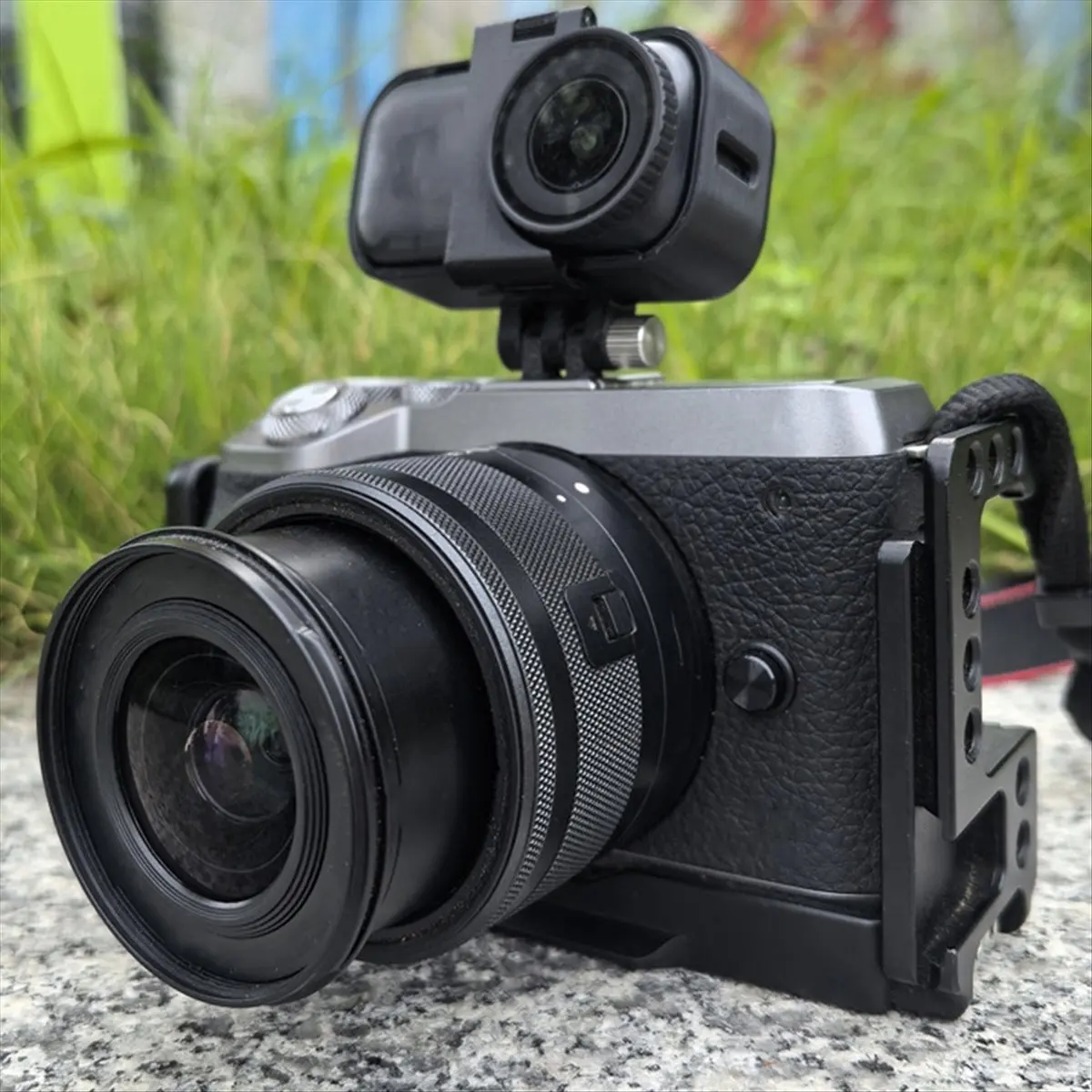 

Hot Shoe Bracket for Nano Adjustable-Angle Desktop Stand Expandable Fixed Bracket Camera Accessories [To&On-e]