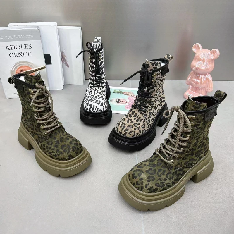 Botas mujer 2025 tendencia motocicleta estampado de leopardo bota de mujer nueva bota de tobillo Popular de gama alta suela gruesa zapatos de mujer cómodos