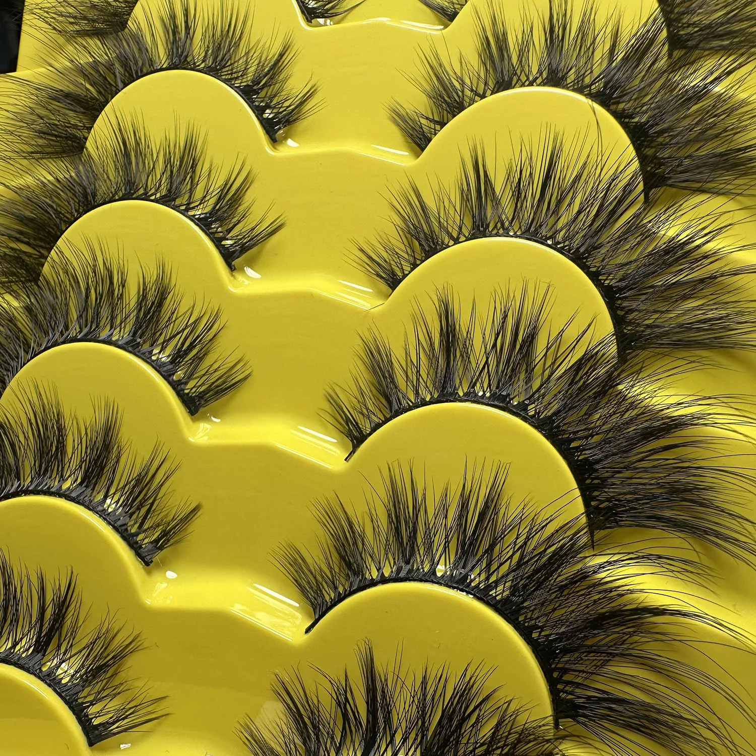 7-piece 3D layered eye shadow with lengthened tail, mixed European/American style, stage makeup, black-themed eyelashes.