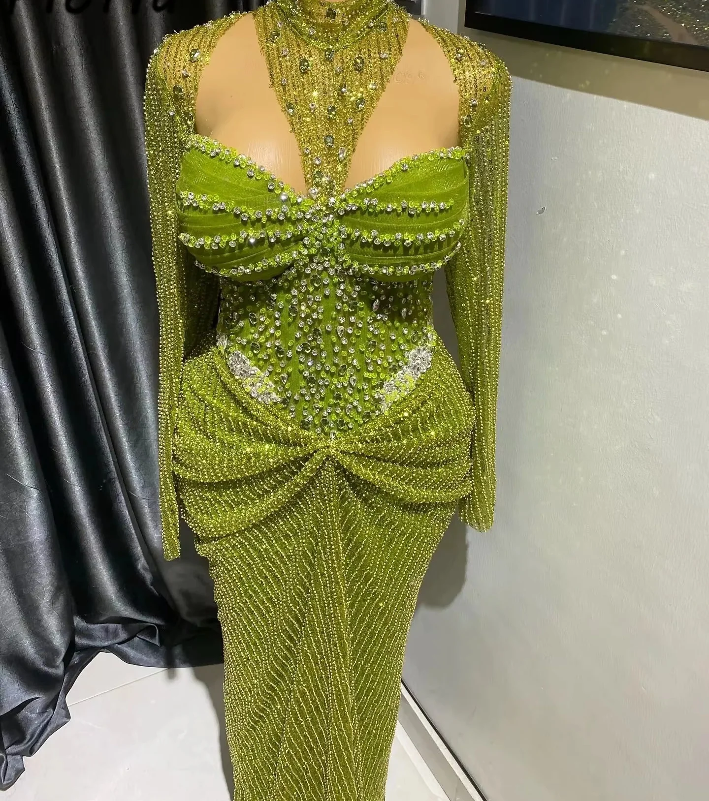 Green Long Sleeves Middle Eastern Evening Dresses Luxury Beaded Saudi Arabia Dubai Robe De Soiree Prom Dress Gown Customized