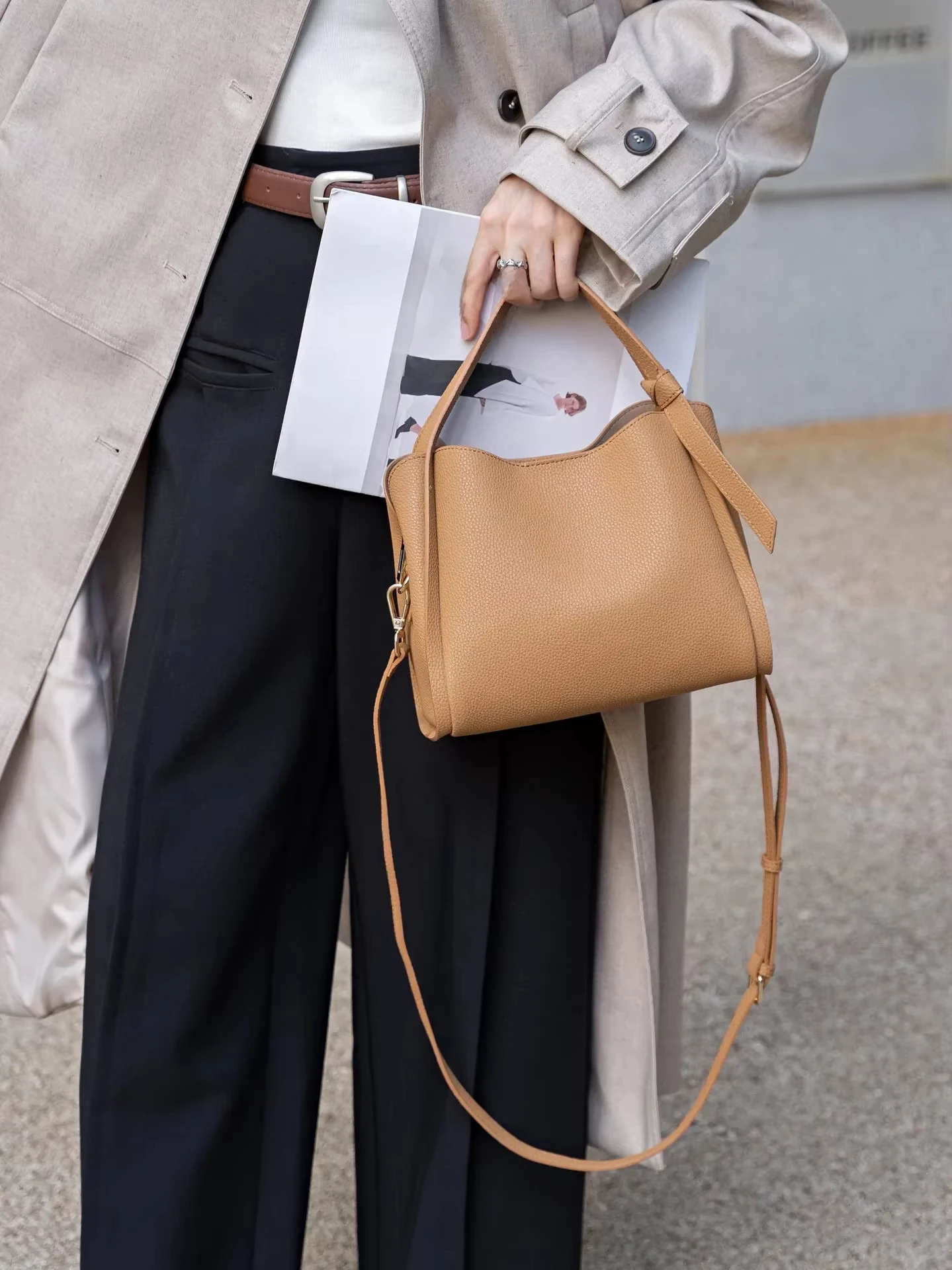 

Women's Genuine Leather Bucket Bag New 2024 Style Soft Versatile Handbag Perfect Mother's Day Gift Ideal For Mothers