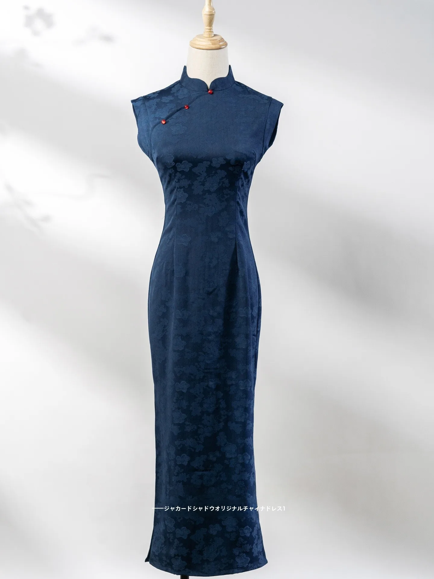 robe-mi-longue-respirante-et-elegante-pour-femmes-style-chinois-bleu-eau-svel-ne-hanging