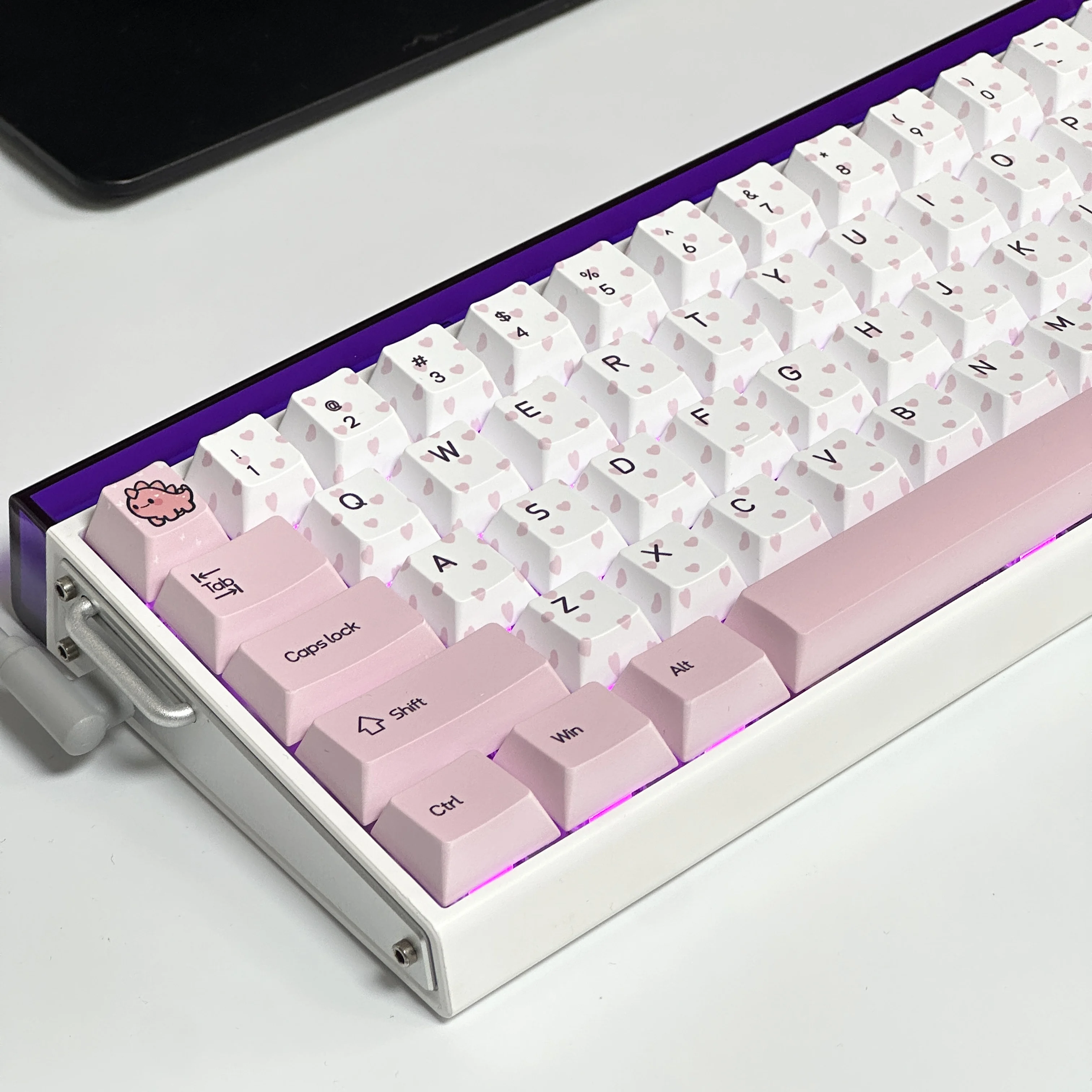 

Love butterfly keycap, pink engraved, personalized original height PBT hot sublimation adaptation magnetic axis keyboard machine