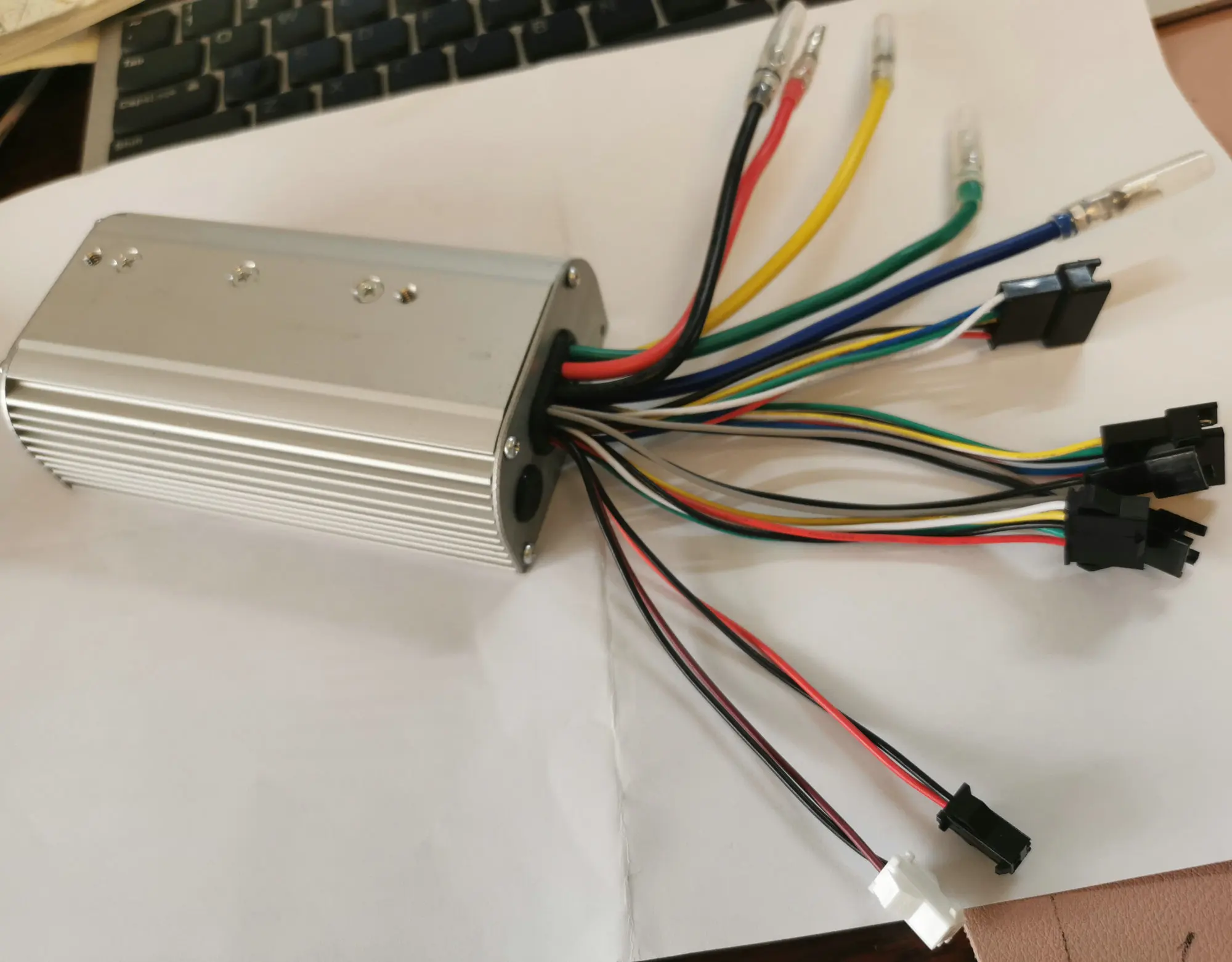 وحدة تحكم بدون فرش SINEWAVE 12Mosfet MAX الحالية 25A تصنيف 12A للمحرك 500 واط ومستشعر عزم الدوران T9 T13 T15 T17 EBIKE DIY أجزاء