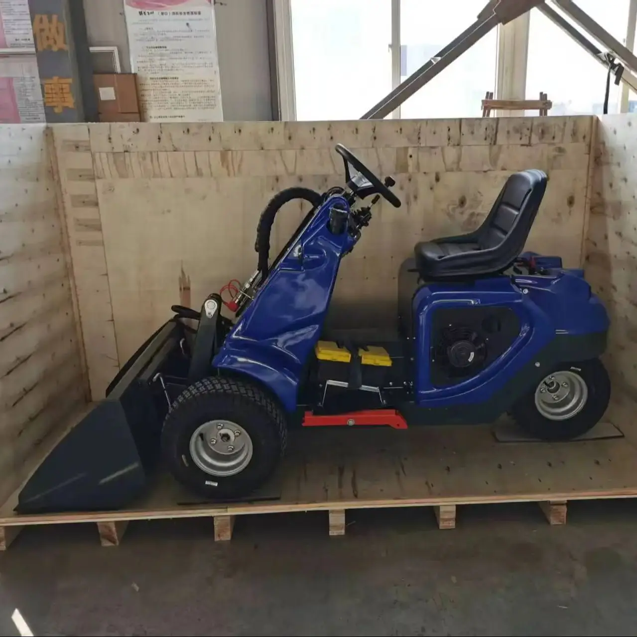 

Новый мини-погрузчик, трехколесный мини-погрузчик, компактный, мощный и доступный по цене.