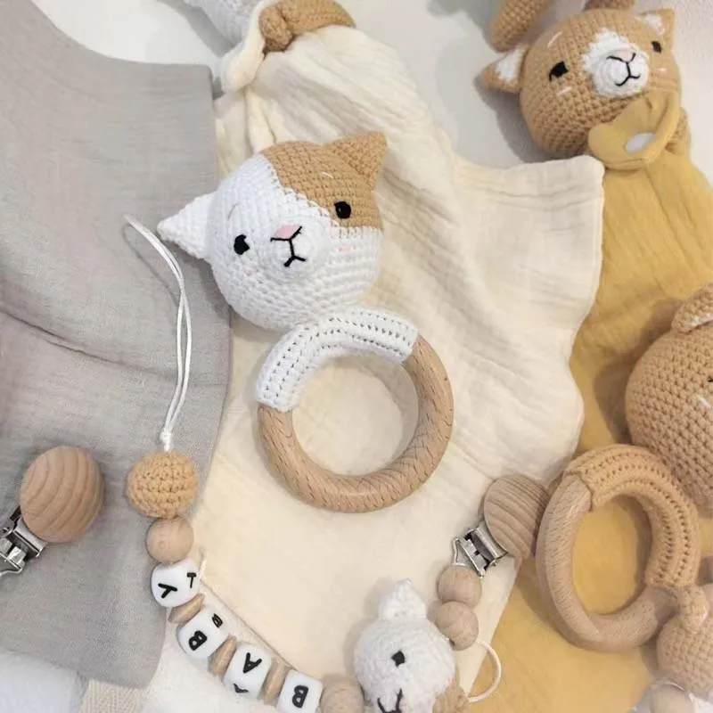 ของเล่นเด็กอ่อน ตุ๊กตาผ้าฝ้ายนุ่ม พร้อมสายคล้องจุกนม  รูปแมวถักโครเชต์  ของขวัญสำหรับเด็กแรกเกิด  สำหรับเด็กผู้ชายและเด็กผู้หญิง  ตุ๊กตานอนหลับ  ของเล่นเสริมพัฒนาการ  ชื่อสั่งทำได้
